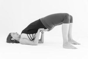 hormon yoga hos Indre ro. Dynamisk Viloma asana